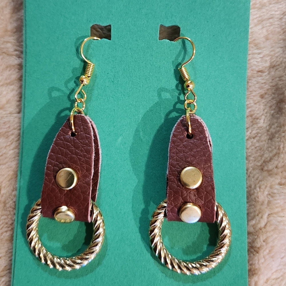 SOLD‼️ Brown Faux Leather w/Goldtone Accents Earrings
